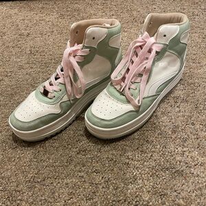 Bershka Conrasting‎ Womens High Top Lace Up Sneakers.